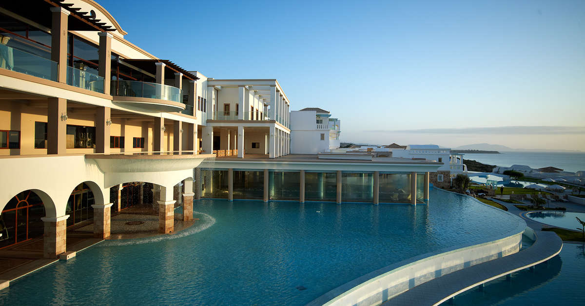 Een foto van het zwembad bij Atrium Prestige Thalasso Spa Resort