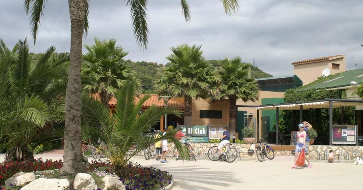 Een foto van de buitenkant van Tamarit Park Resort