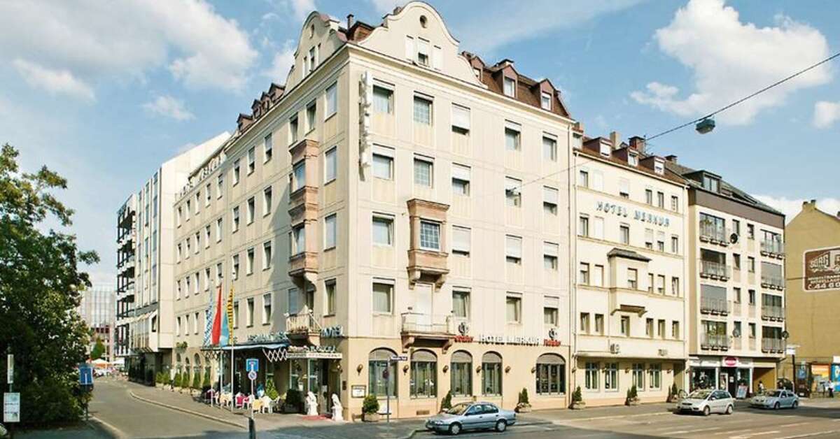 Een foto van de buitenkant van Ringhotel Loew's Merkur
