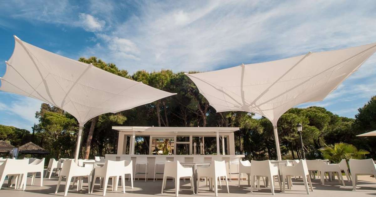 Een foto van het terras bij TUI Blue Isla Cristina Palace