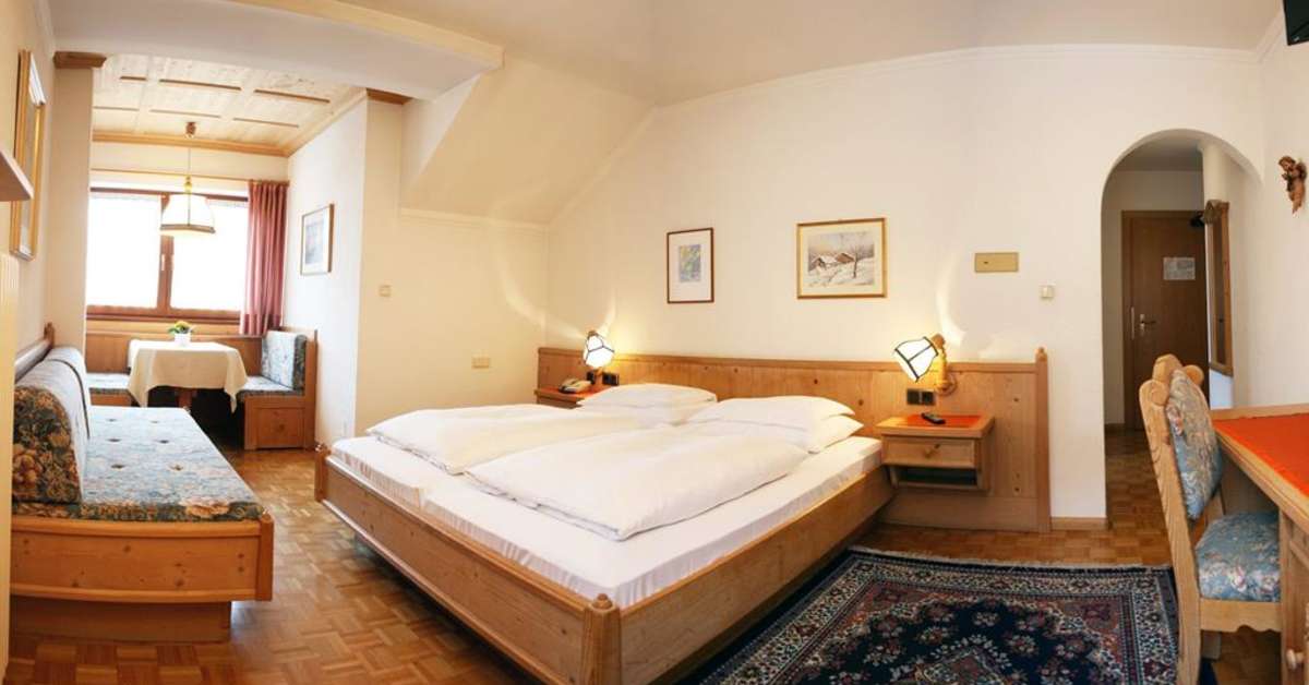 Een foto van een overzicht van Hotel Dolomiti Madonna