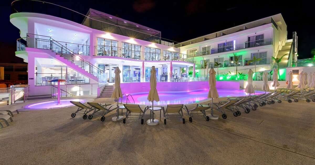 Een foto van het zwembad bij Tasia Maris Oasis