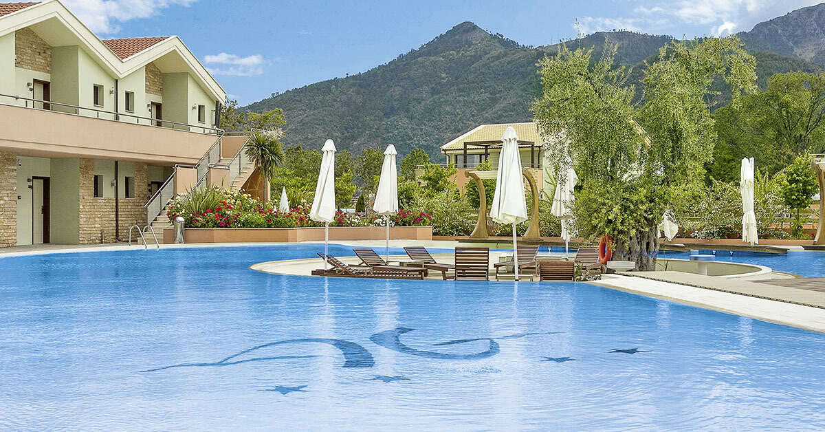 Ein Foto vom Pool im Alexandra Golden Boutique Hotel