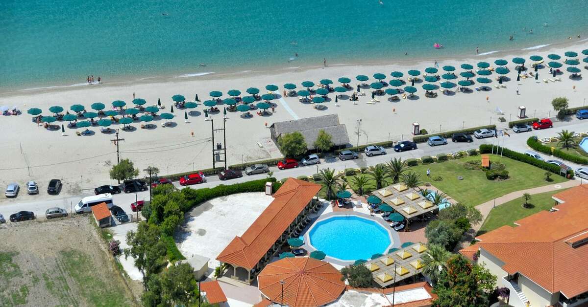 Een foto van het zwembad bij Possidi Holidays