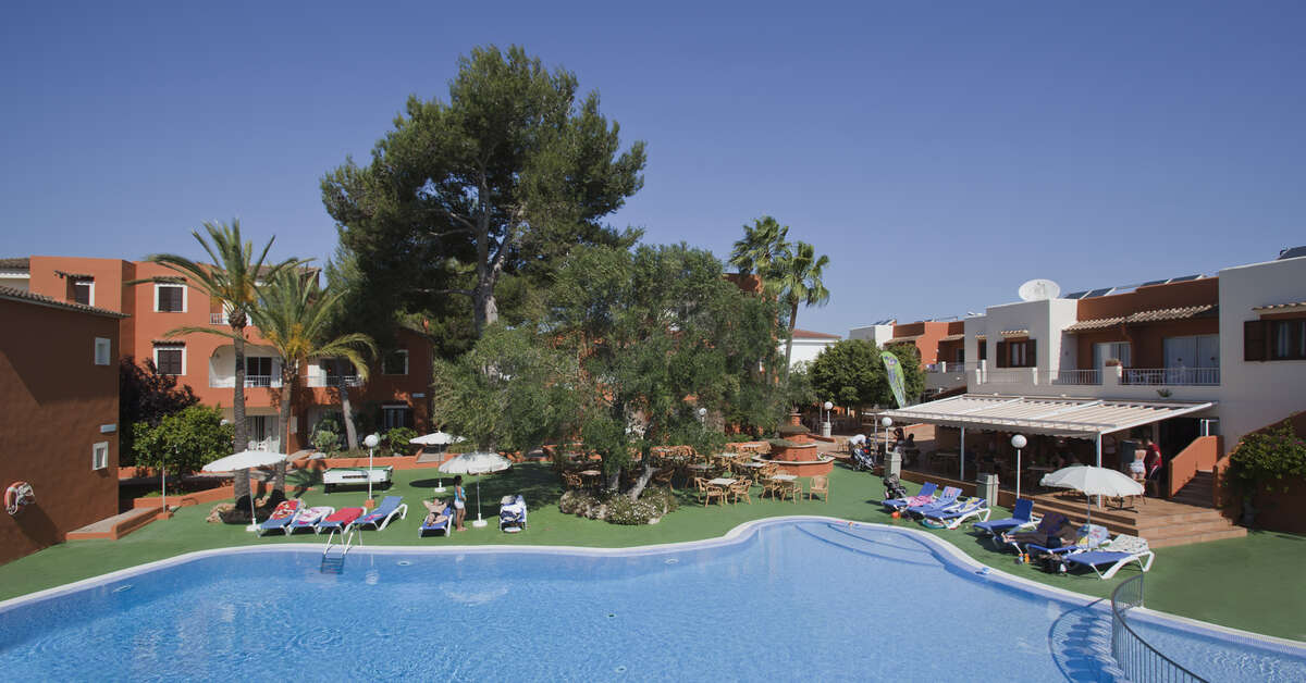 Een foto van het zwembad bij Cabot Club Torreblanca