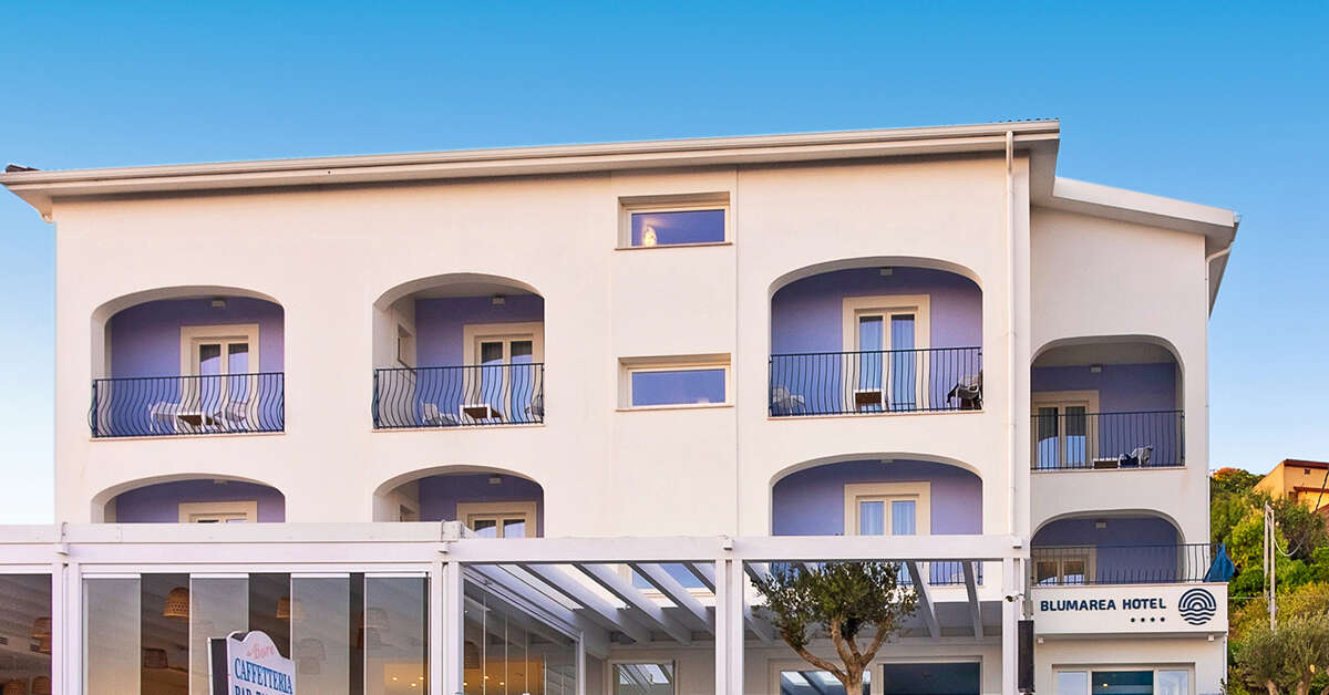 Een foto van de buitenkant van Hotel Blumarea