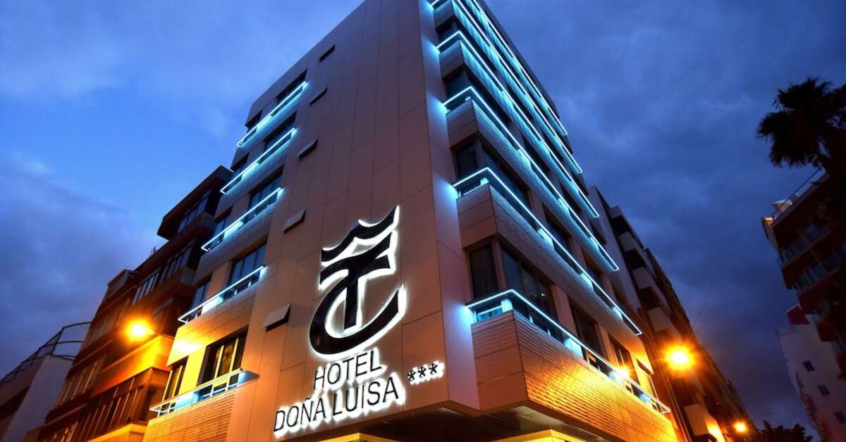 Een foto van de buitenkant van Hotel Dona Luisa