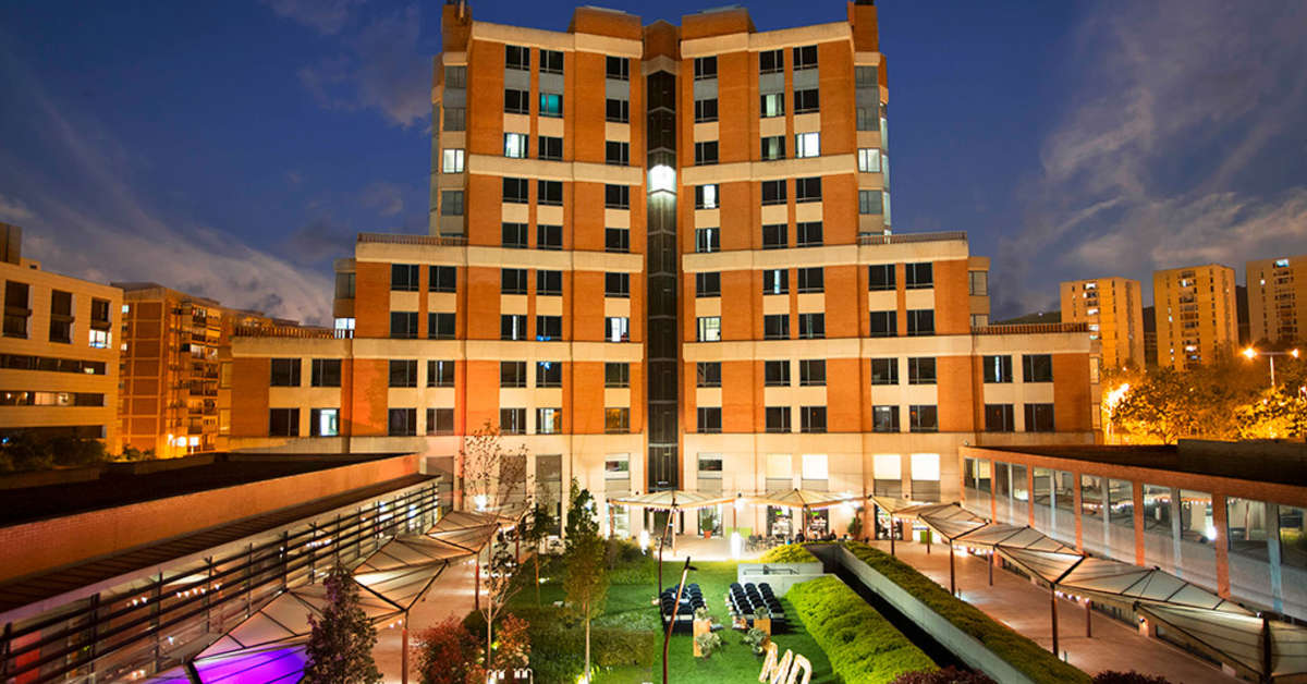 Een foto van de buitenkant van Hotel Alimara