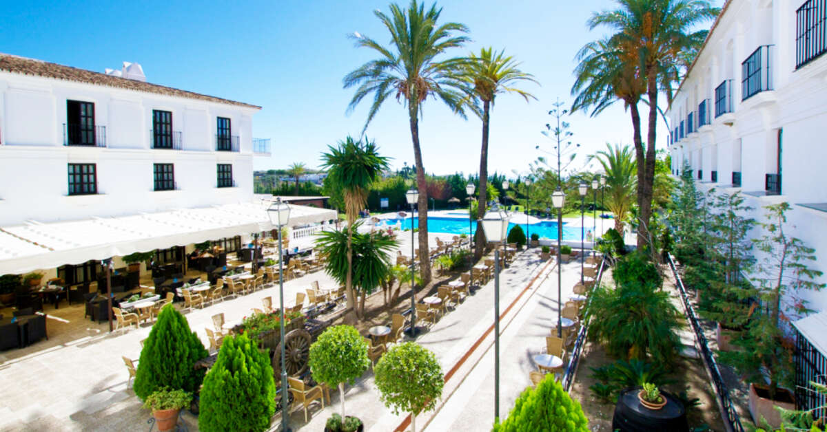 Een foto van het terras bij Ilunion Hacienda de Mijas