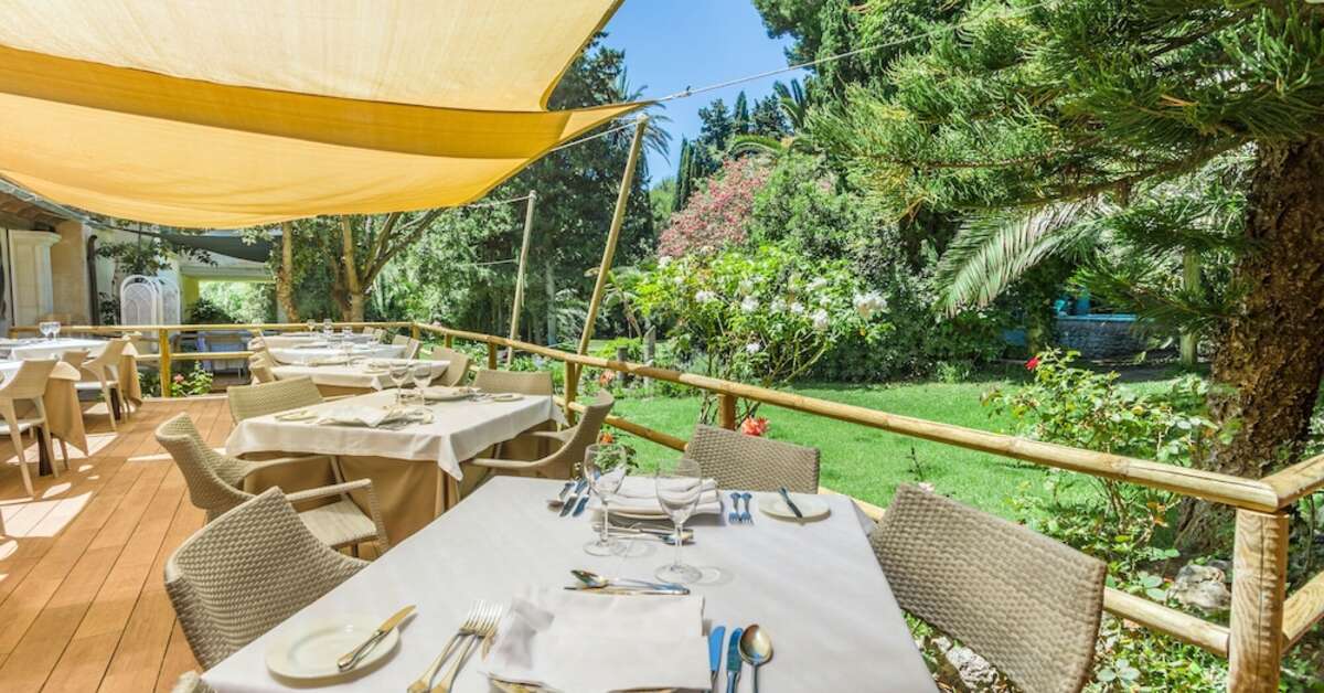 Een foto van het terras bij Hotel Lago Garden Suites & Spa