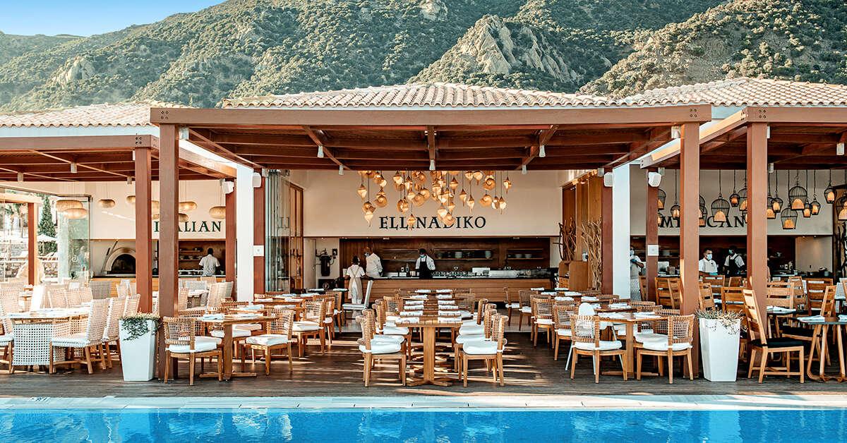 Een foto van het zwembad bij Mitsis Blue Domes Exclusive Resort & Spa