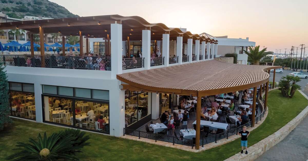 Een foto van het terras bij Grand Hotel Holiday Resort