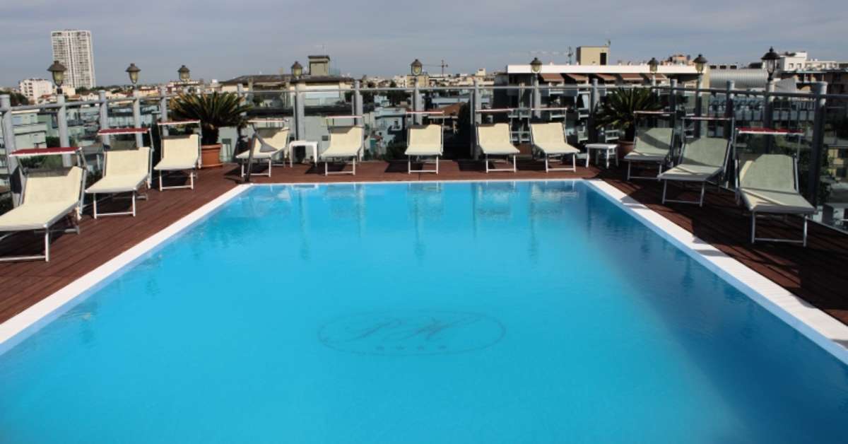 Een foto van het zwembad bij Hotel President Rimini