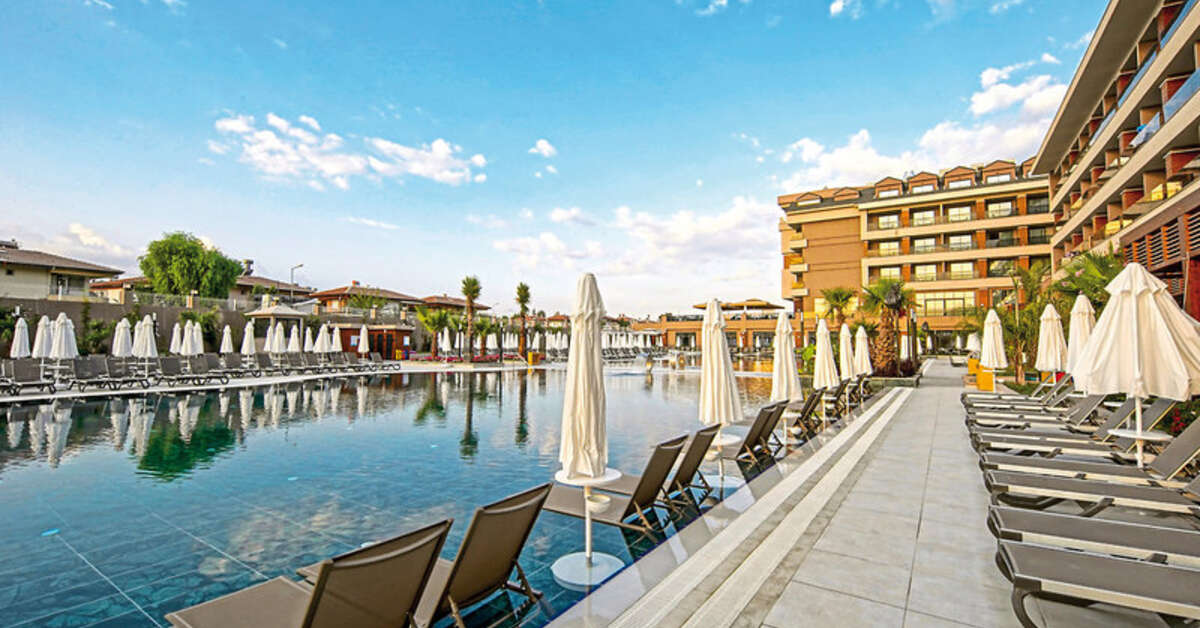 Een foto van het zwembad bij Aletris Deluxe Hotel & Spa