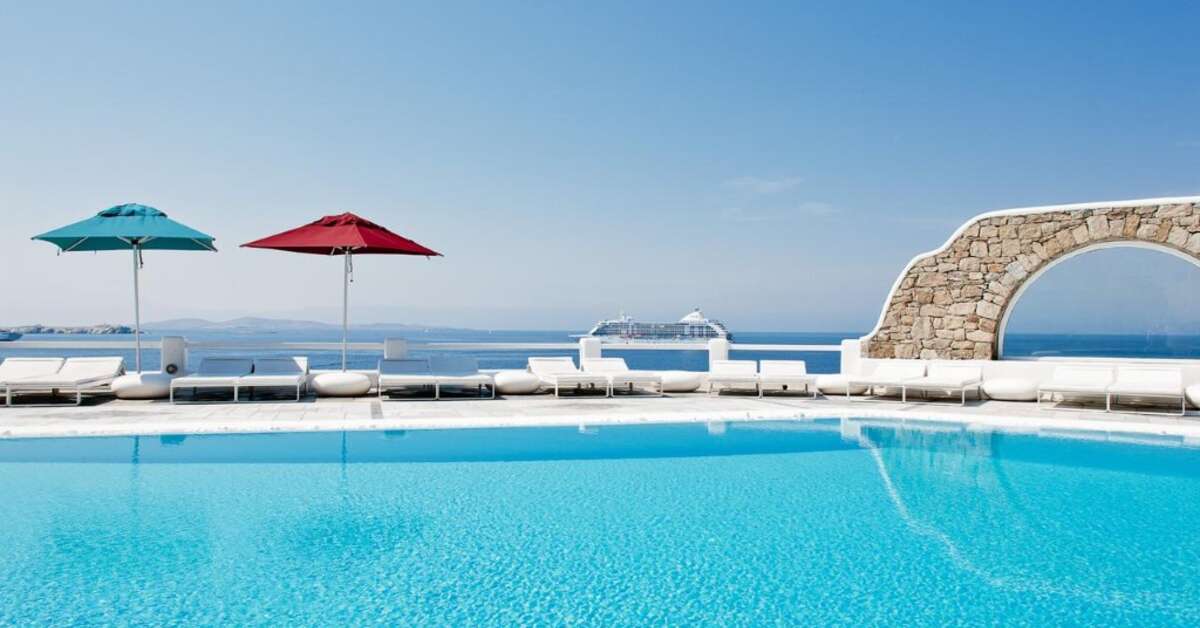 Een foto van het zwembad bij Kouros Hotel & Suites