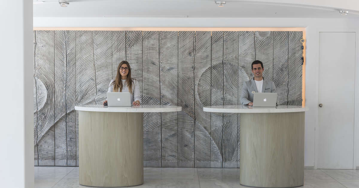 Een foto van het interieur van Myconian Kyma Design Hotel