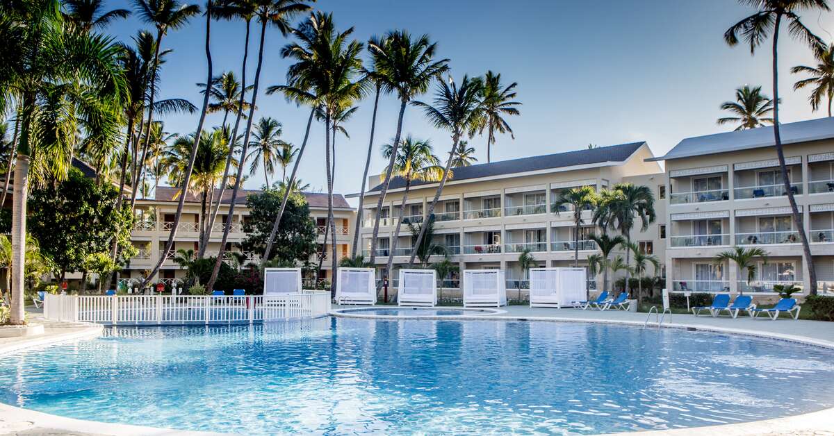 Een foto van het zwembad bij Vista Sol Punta Cana