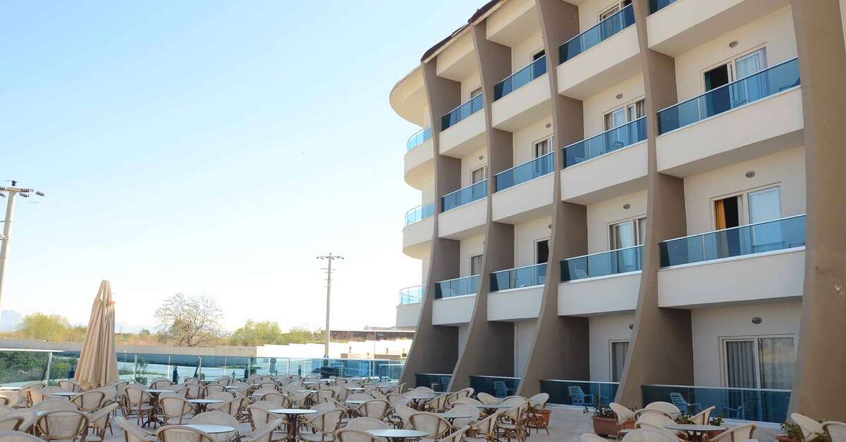 Een foto van het terras bij Ramada Resort By Wyndham Side