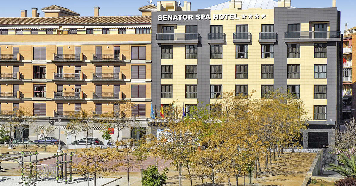 Een foto van de buitenkant van Senator Granada Spa Hotel