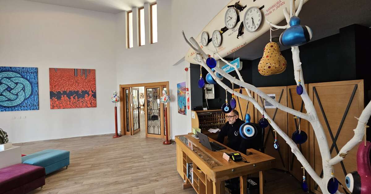 Een foto van het interieur van Serpina Hotel