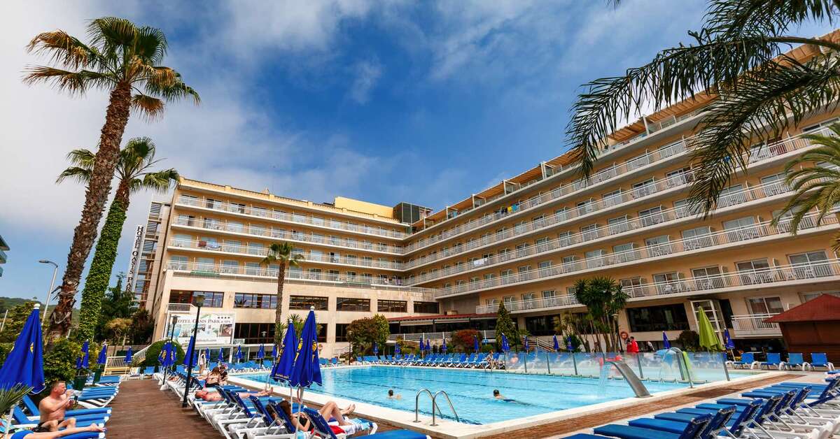 Een foto van het zwembad bij Hotel GHT Oasis Park & Spa
