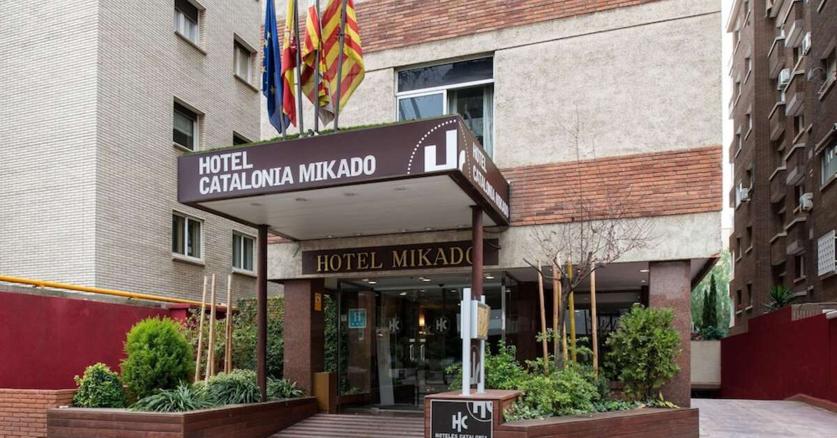 Ein Foto von der Außenansicht des Catalonia Mikado