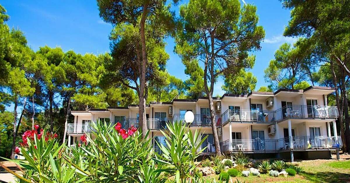 Een foto van de buitenkant van Verudela Beach & Villa Resort