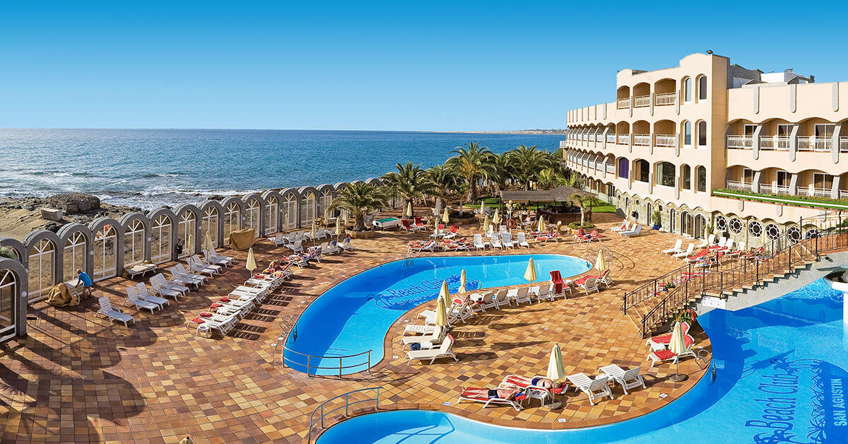 Een foto van het zwembad bij San Agustin Beach Club Hotel