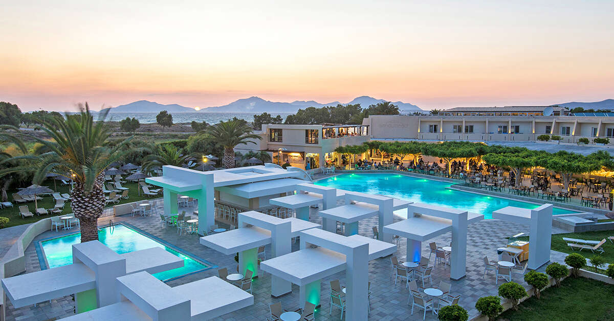 Een foto van het zwembad bij Hotel Sandy Beach