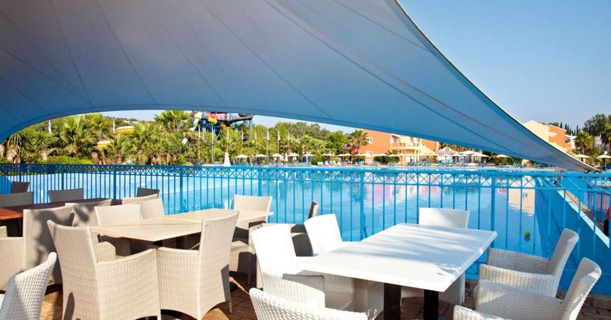 Een foto van het terras bij Aqualand Resort