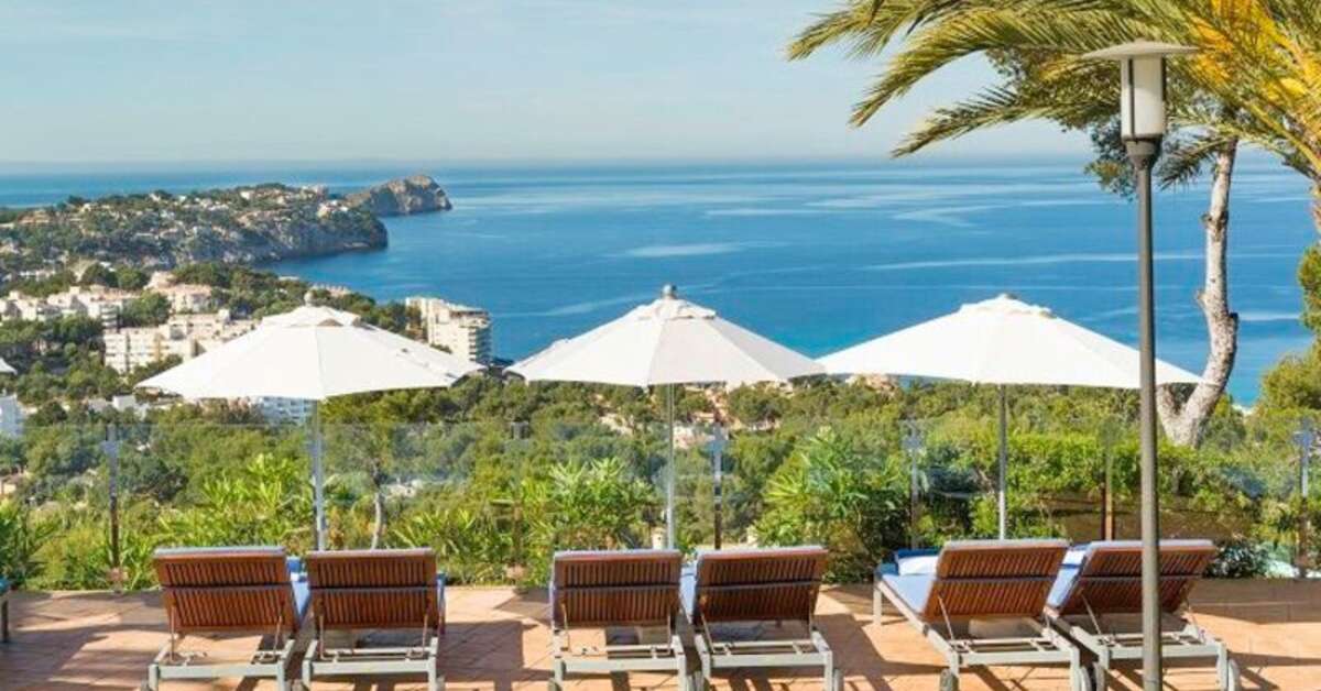 Ein Foto von der Terrasse im Hilton Mallorca Galatzo