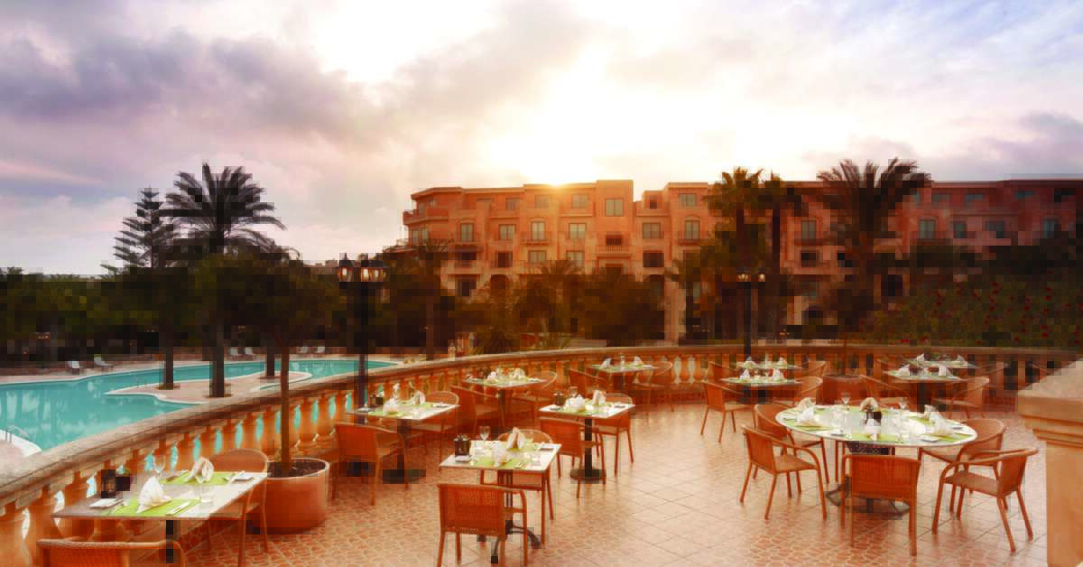 Ein Foto von der Terrasse im Kempinski San Lawrenz