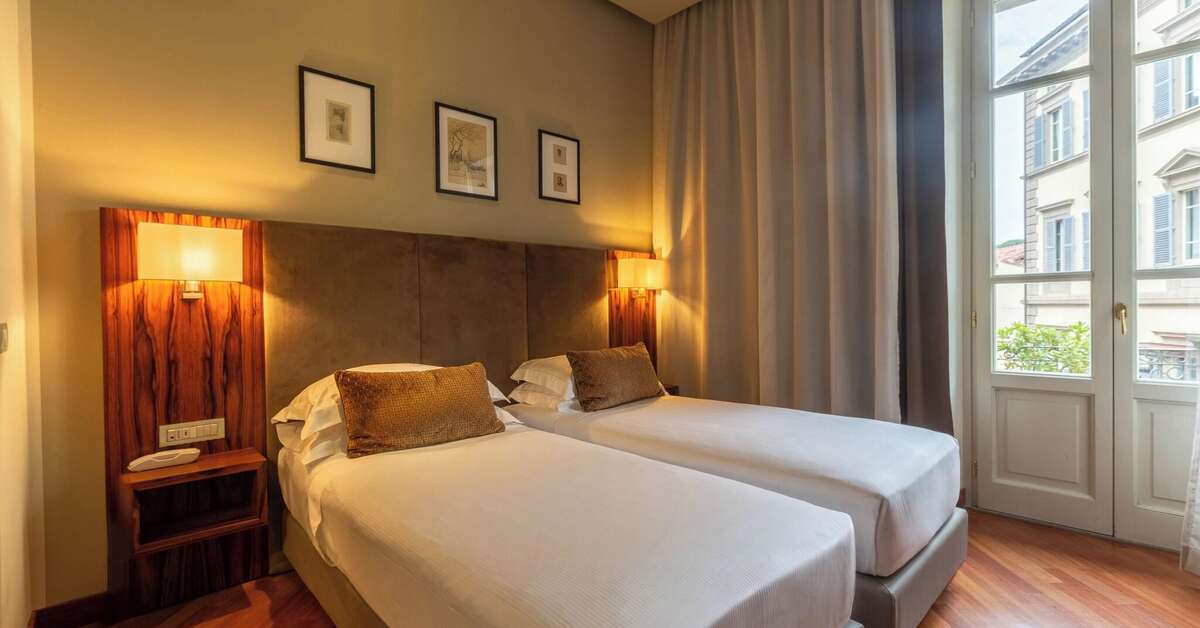 Een foto van Embassy Hotel