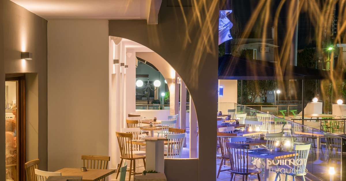 Een foto van het terras bij Solimar Turquoise
