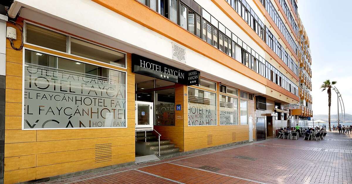 Een foto van de buitenkant van Hotel Faycan