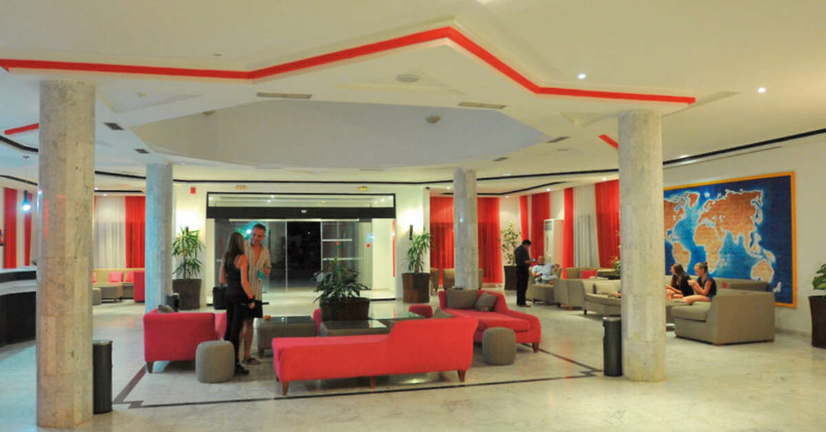 Een foto van het interieur van Cedriana Hotel