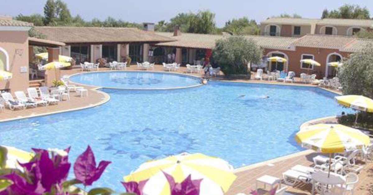 Een foto van het zwembad bij Villaggio Alba Dorata