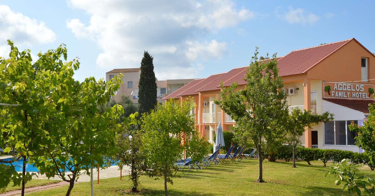Ein Foto von der Außenansicht des Aggelos Family Hotel