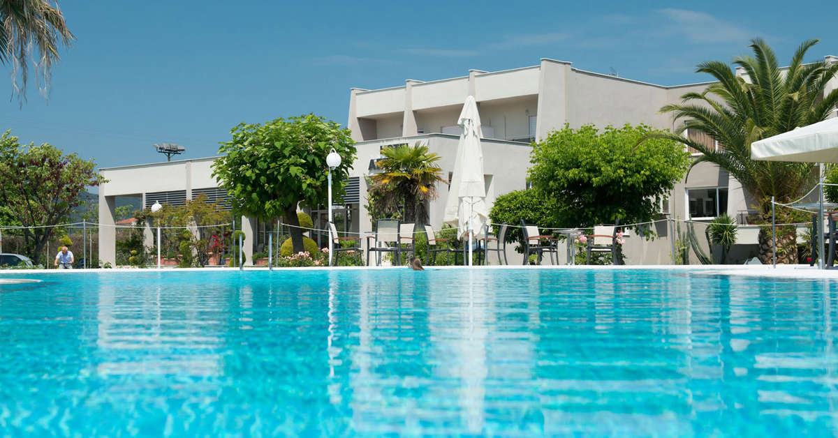 Een foto van het zwembad bij Aethria Hotel
