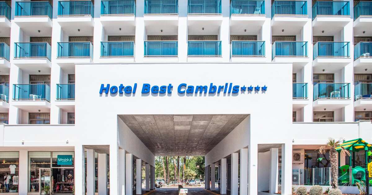 Een foto van de buitenkant van Hotel Best Cambrils