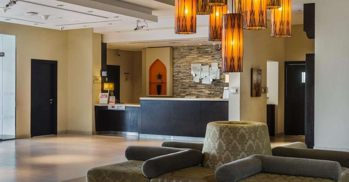 Een foto van het interieur van Holiday Inn Express Dubai Jumeirah