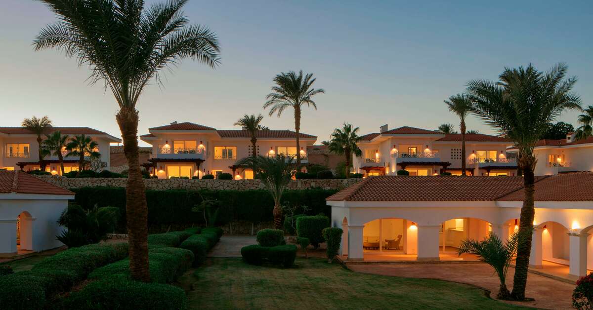 Ein Foto von der Außenansicht des Sheraton Sharm Resort Villas & Spa