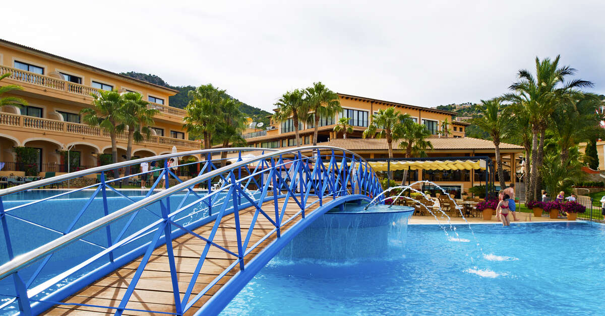 Ein Foto vom Pool im Mon Port Hotel & Spa