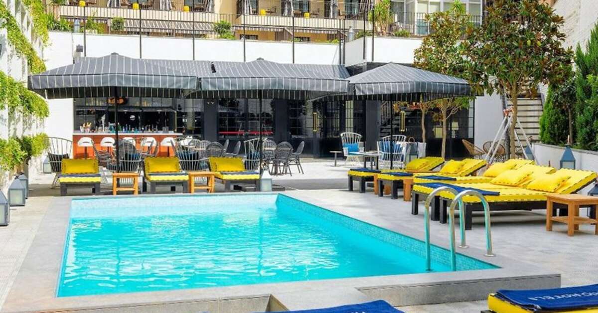 Ein Foto vom Pool im H10 Metropolitan