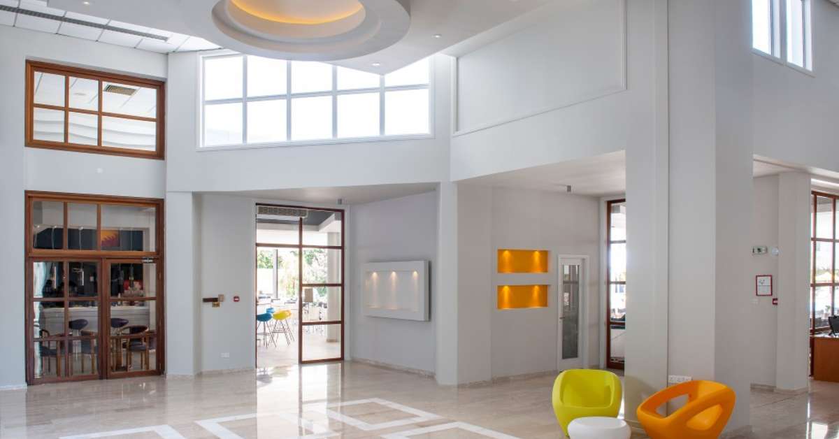 Een foto van het interieur van Mayfair Hotel