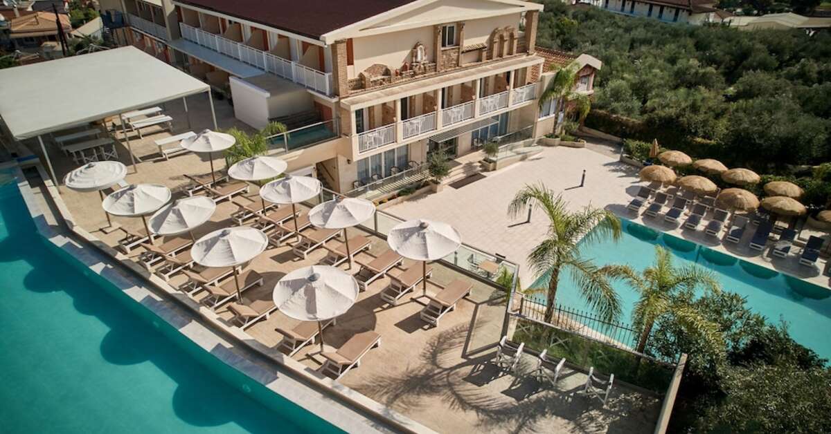 Ein Foto vom Pool im Altura Hotel