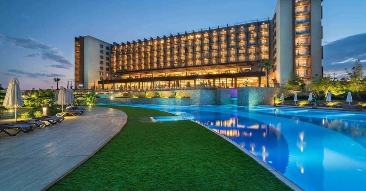 Een foto van het zwembad bij Concorde Luxury Resort