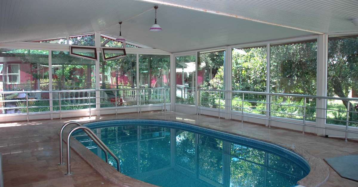 Een foto van het zwembad bij Altinkum Bungalows