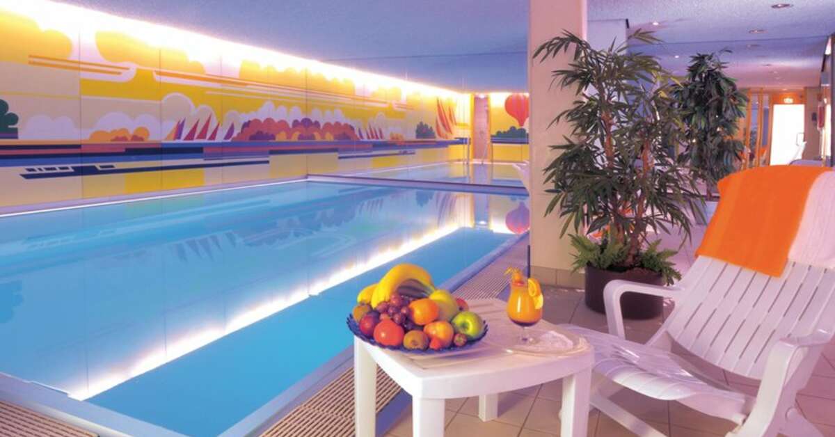 Een foto van het zwembad bij Ringhotel Loew's Merkur