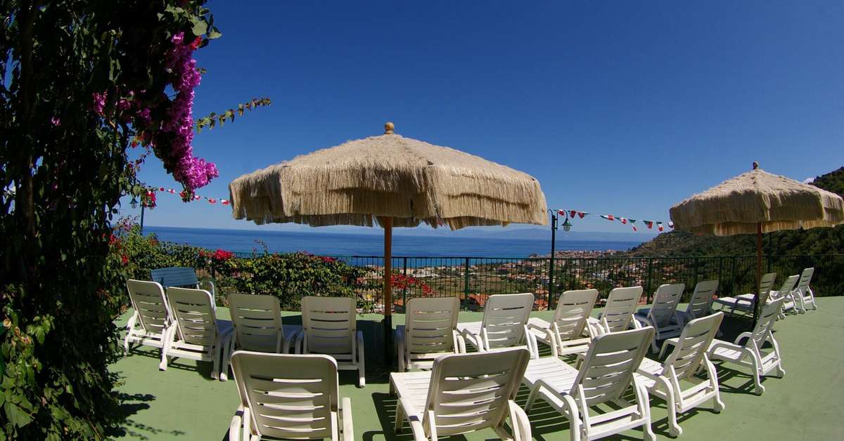 Een foto van het terras bij Hotel Orizzonte Blu